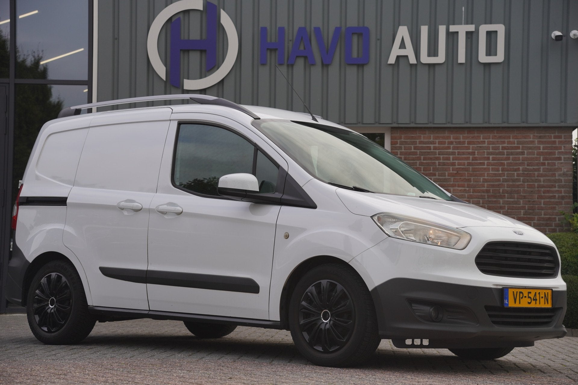 Ford Transit Courier 1.5 TDCI Trend, AIRCO, TREKHAAK, BTW-VR, Auto's, Voorwielaandrijving, Euro 5, Stof, Zwart