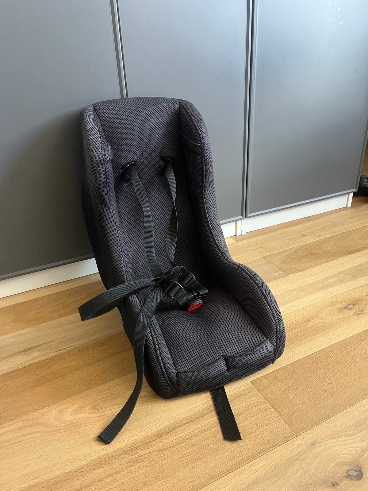 Zwart kinderzitje met gordel, 9 t/m 18 kg, Zijbescherming, Ophalen, Overige merken