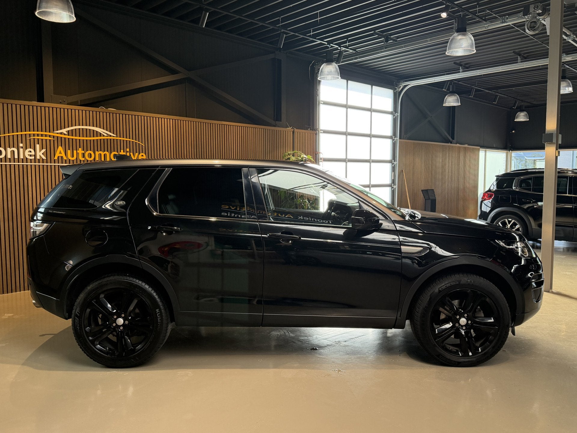 Land Rover Discovery Sport 2.0 TD4 SE 7p. panoramadak - acht, Auto's, Automaat, Gebruikt, 4 cilinders, Zwart