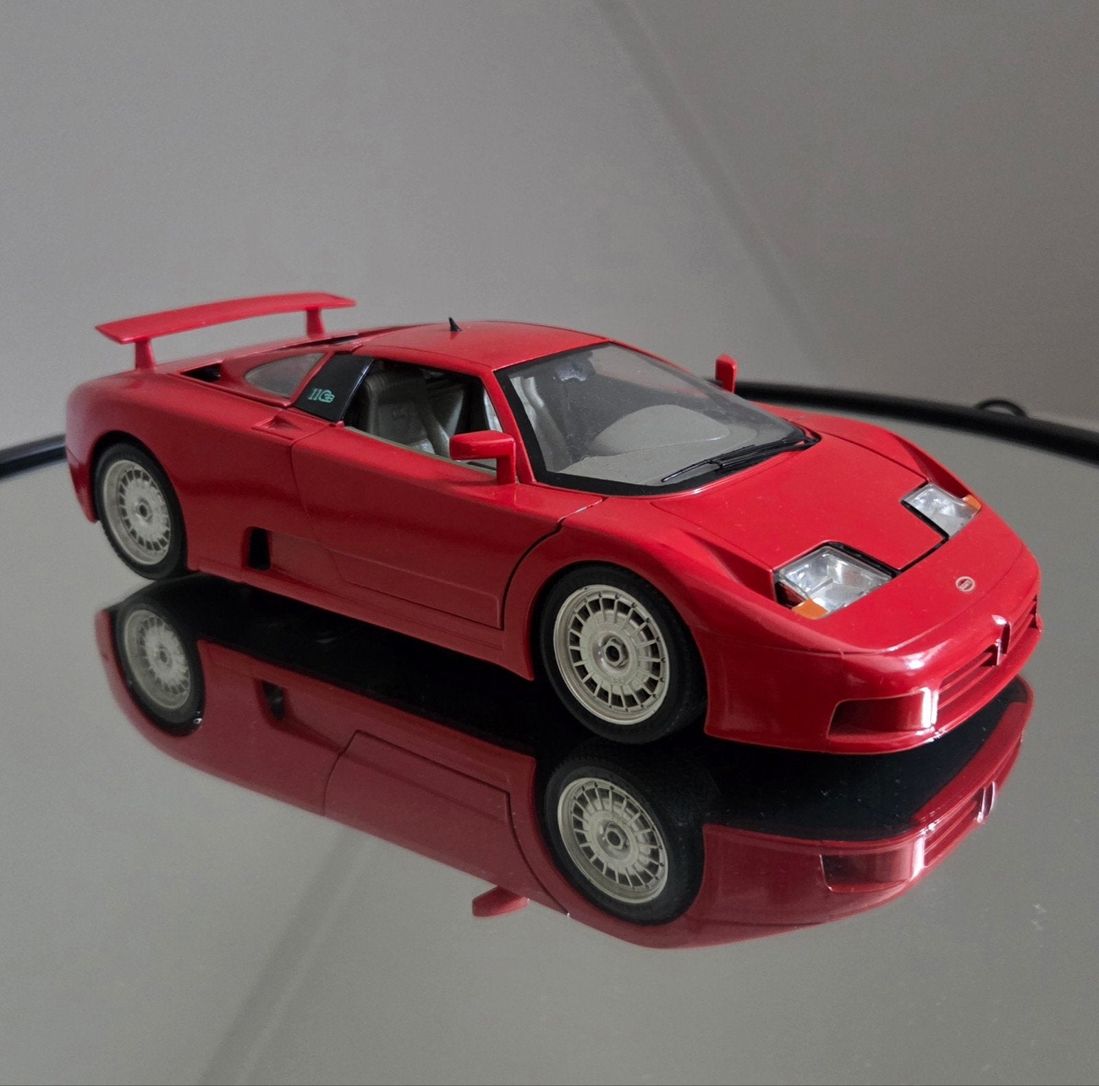 Bugatti EB 110 1991 1:18  rood - topstaat zonder ovb, Hobby en Vrije tijd, Modelauto's | 1:18, Ophalen of Verzenden, Zo goed als nieuw