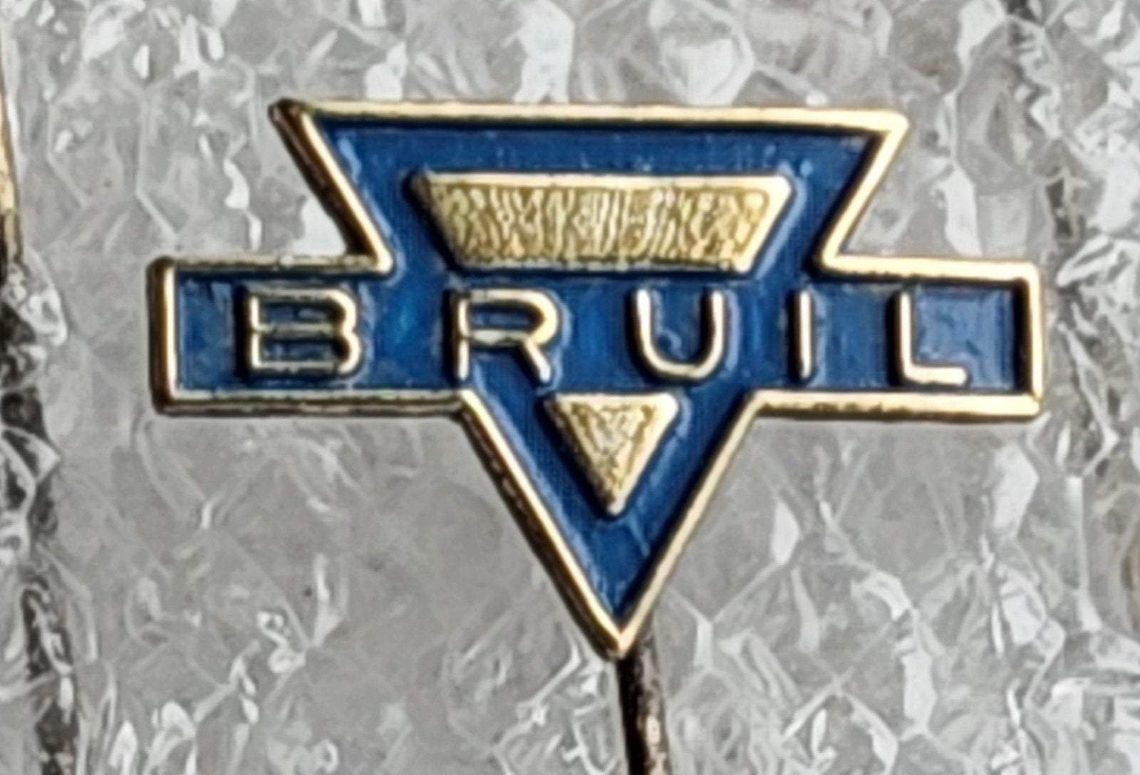 Vintage Speldje 'BRUIL', Verzamelen, Ophalen of Verzenden, Gebruikt, Overige onderwerpen, Speldje of Pin