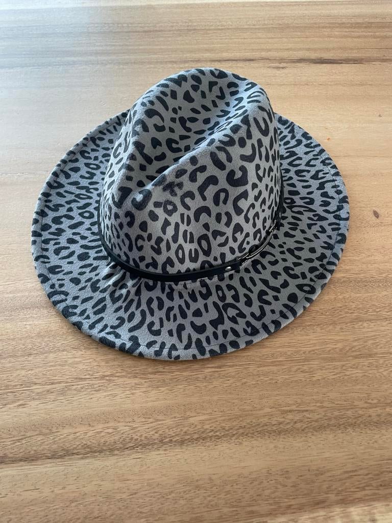 Stijlvolle Hoed met Luipaardprint - One Size, Ophalen of Verzenden, Zo goed als nieuw, One size fits all, Hoed