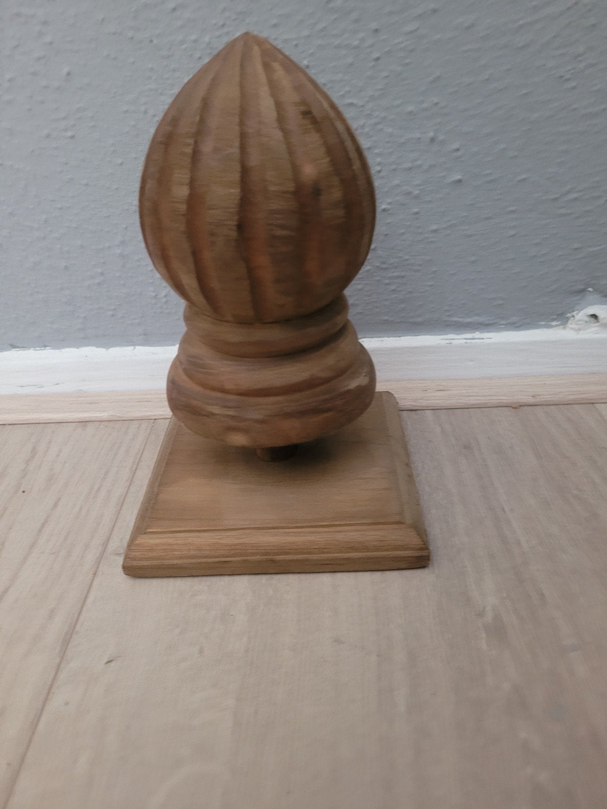 Decoratieve houten pinakel op voetstuk, Ophalen of Verzenden