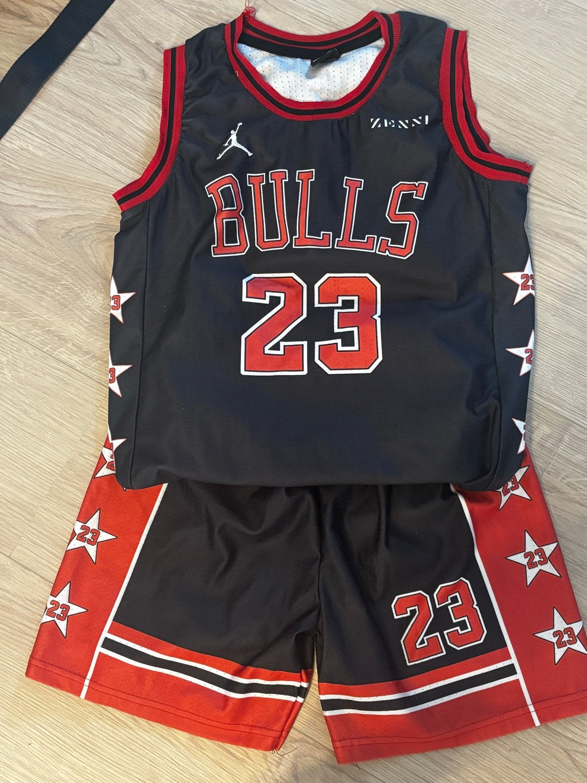Basketbaltenue Bulls 23 en Real Madrid tenue maat 152, Kinderen en Baby's, Ophalen of Verzenden, Zo goed als nieuw, Jongen of Meisje