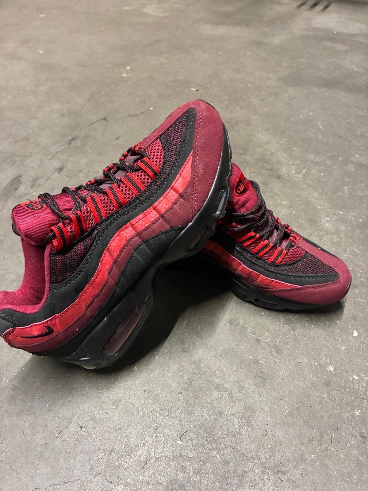 Nike Air Max 95 Rood/Zwart - Maat 42, Ophalen of Verzenden, Gedragen, Overige kleuren, Sneakers of Gympen