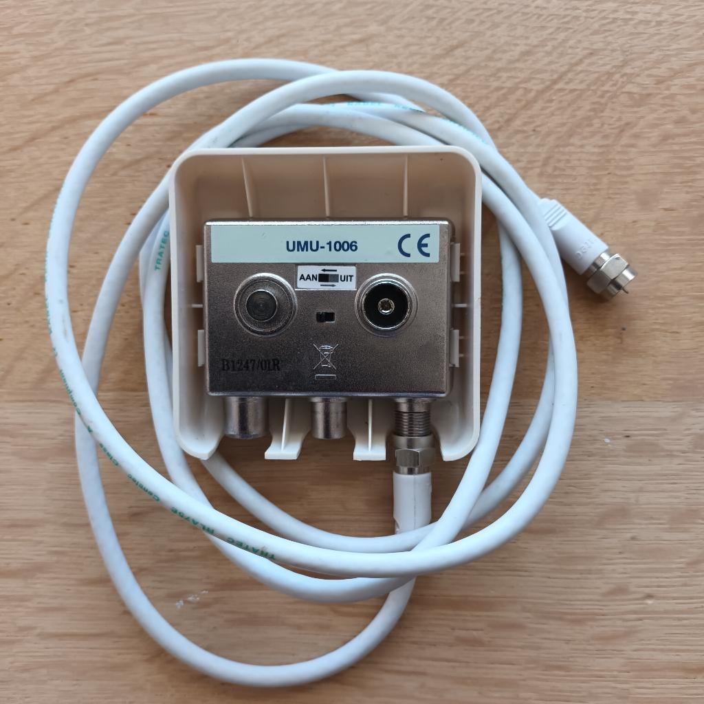 Splitter UMU1006 met kabel, Ophalen of Verzenden, Minder dan 2 meter, Coaxiale kabel