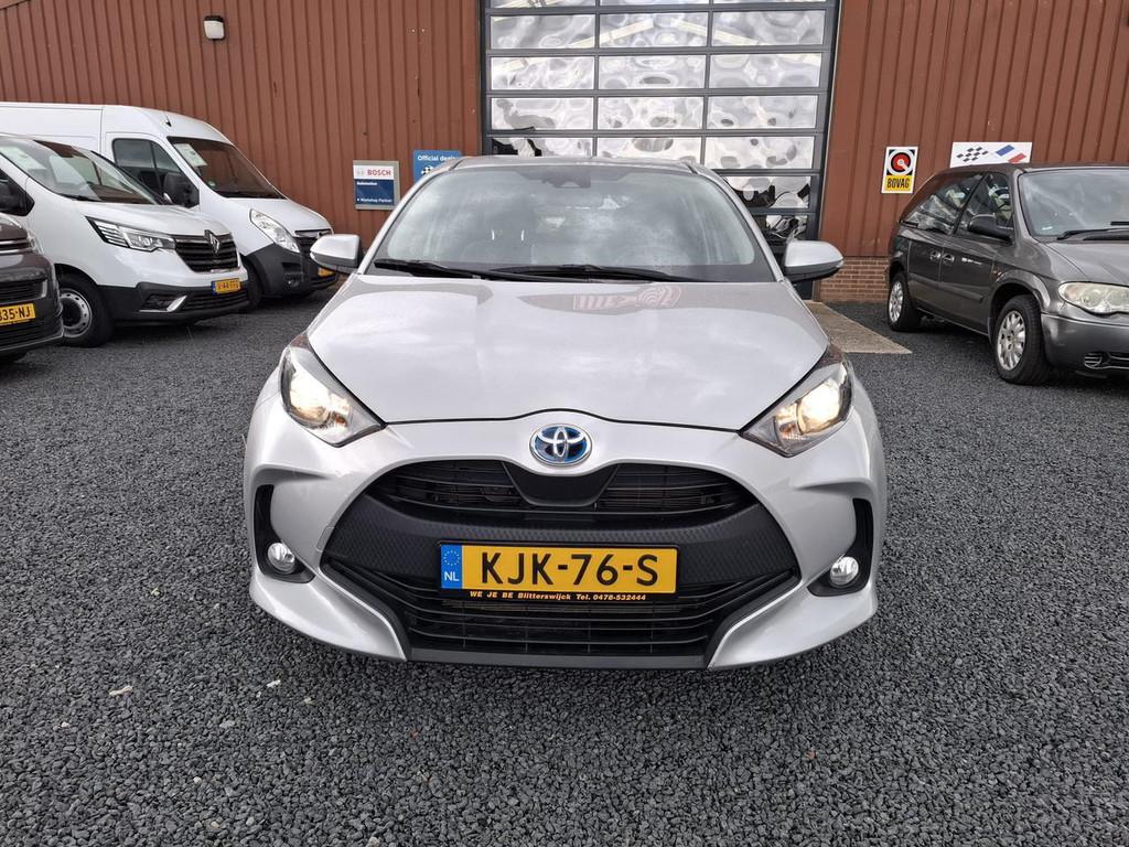 Toyota Yaris 1.5 HYBRID COMFORT (bj 2021, automaat), Auto's, Gebruikt, Zwart, Met garantie (alle), Bedrijf