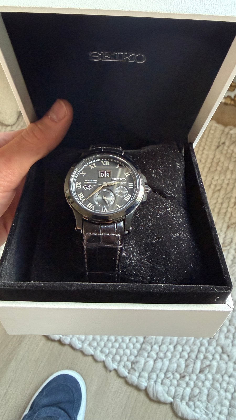 Seiko Premier Kinetic Perpetual SNP045P1, Ophalen, Zo goed als nieuw, Leer, Overige merken