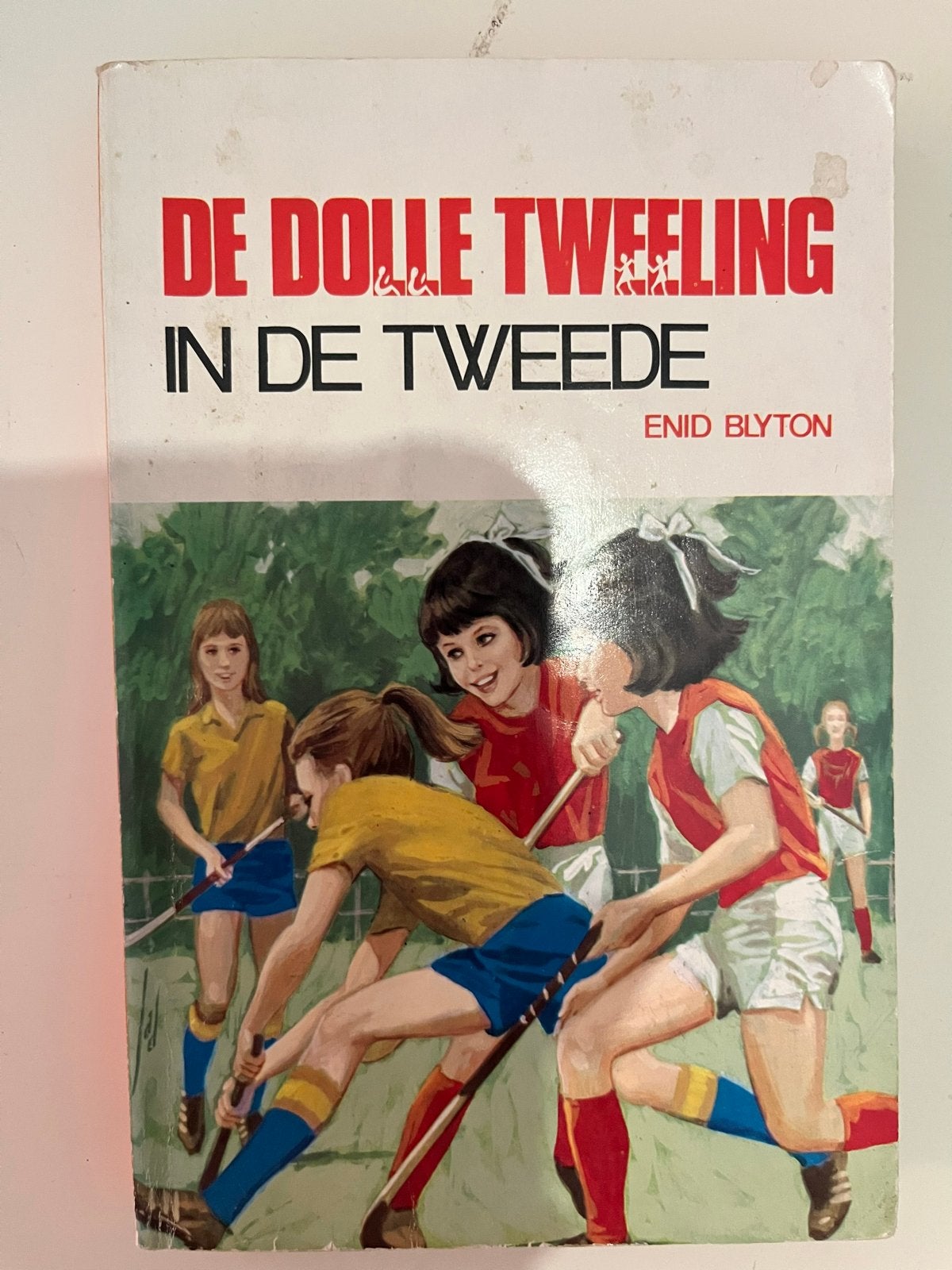 De Dolle Tweeling in de Tweede - Enid Blyton (Vintage), Ophalen of Verzenden, Gelezen, Fictie