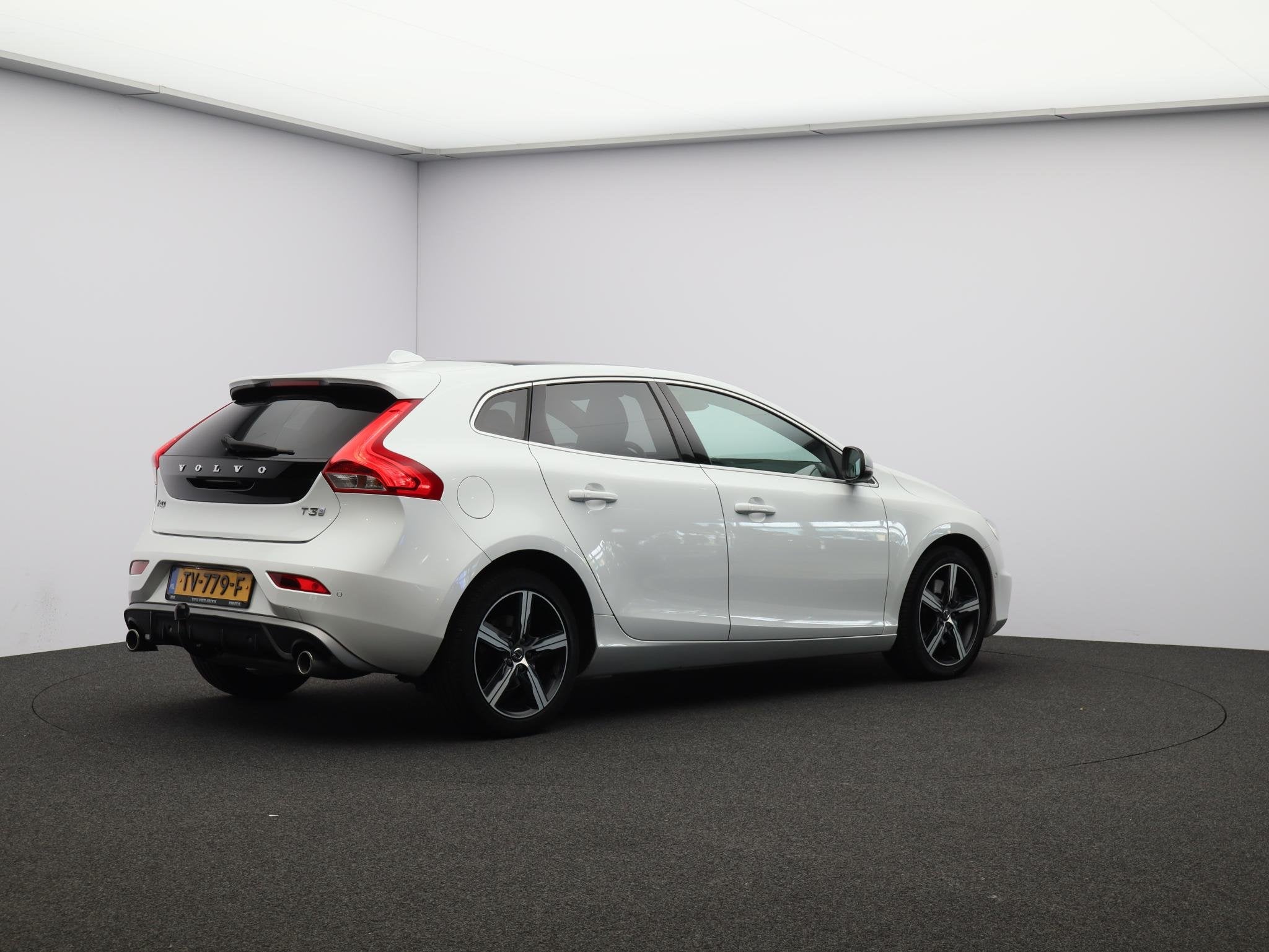 Volvo V40 T3 Automaat Polar+ Sport R-Design / Trekhaak / Ada, Auto's, Volvo, Euro 6, 700 kg, Wit, Origineel Nederlands