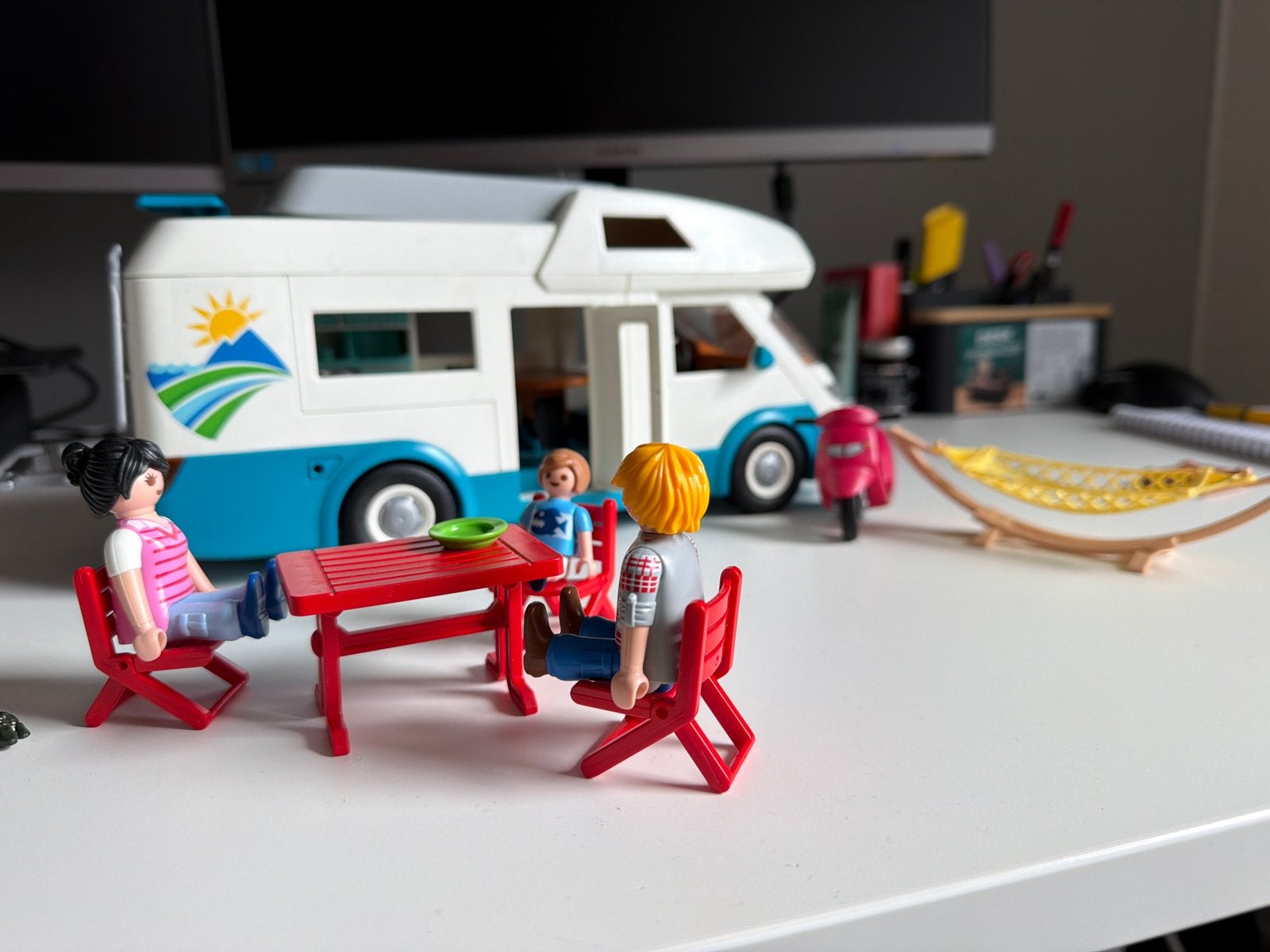 Playmobil Camper met Familie en Accessoires, Ophalen of Verzenden, Zo goed als nieuw