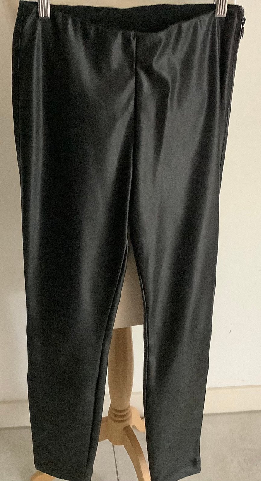 Nikkie imitatie lederen broek maat 36 kleur zwart nieuw, Zwart, Nieuw, Ophalen of Verzenden, Maat 36 (S)