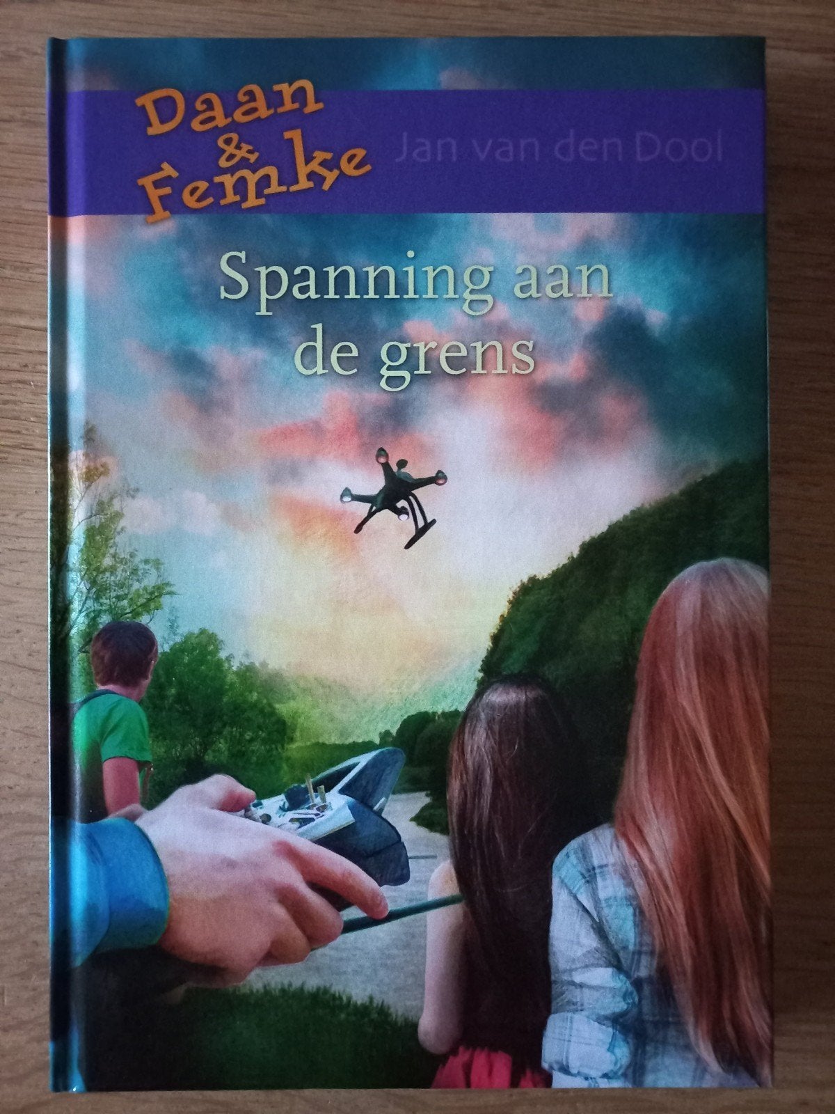 Spanning aan de grens, Jan van den Dool, spannend chr. ZGAN, Boeken, Kinderboeken | Jeugd | onder 10 jaar, Zo goed als nieuw, Ophalen of Verzenden