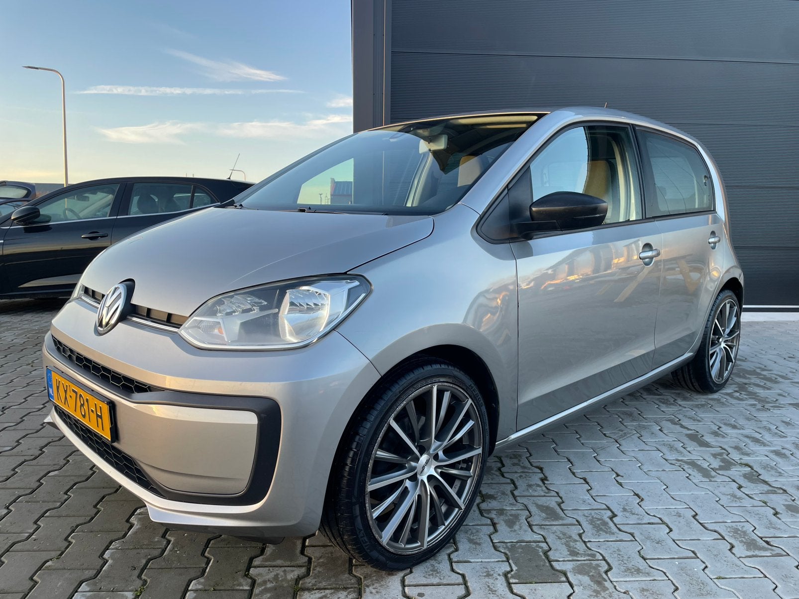 Volkswagen up! 1.0 5Dr Airco|Bleutooth|Elektrische ramen|NAP, Voorwielaandrijving, Stof, 4 stoelen, Origineel Nederlands