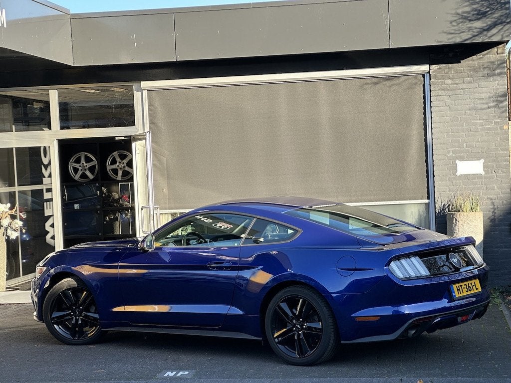 Ford Mustang Fastback 2.3 EcoBoost ZOMERDEAL VAN €29995 NA, Auto's, Ford, 13 km/l, Gebruikt, Euro 6, 2261 cc