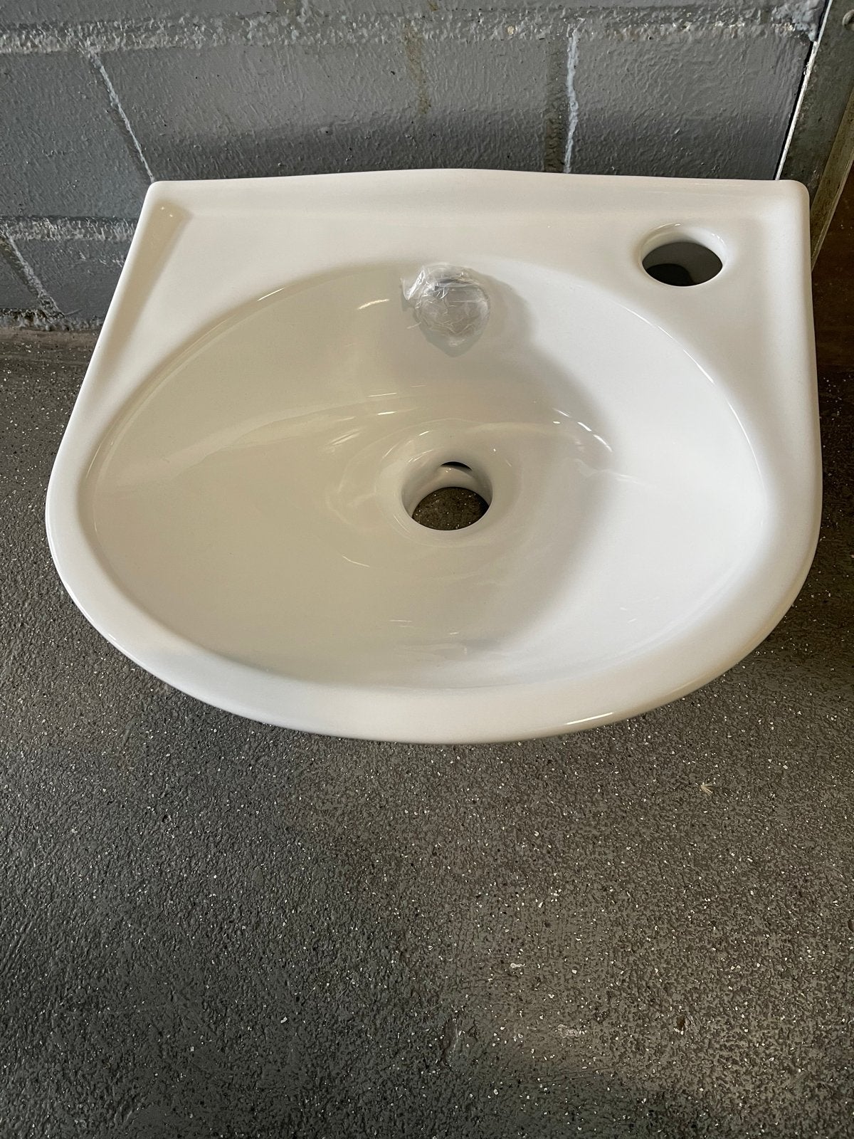 Wastafel wit keramiek - Zo goed als nieuw, Doe-het-zelf en Verbouw, Sanitair, Ophalen of Verzenden, Zo goed als nieuw, Wastafel