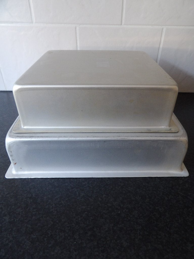 in nette staat 2x PME bakpan vierkant 30.5x7.6 cm en 25.4x7., Ophalen of Verzenden, Zo goed als nieuw, Taarten, Bakvorm