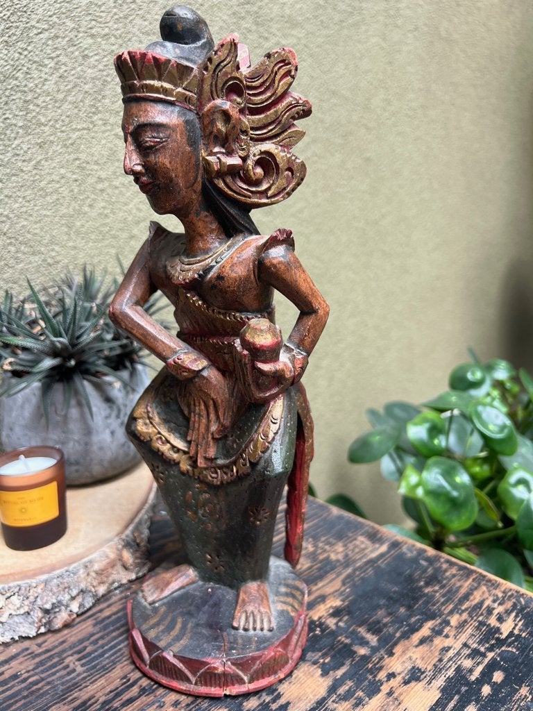 Balinees beeld uit Indonesie houtsnijwerk handwerk Bali, Ophalen of Verzenden, 20 - 50 cm, Beeld, Hout