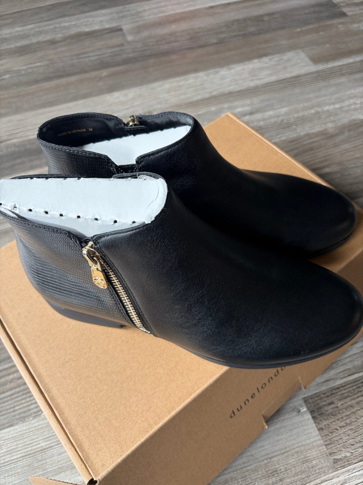 Dune London Zwarte Leren Enkellaarzen Maat 38, Kleding | Dames, Ophalen of Verzenden, Nieuw, Zwart, Lage of Enkellaarzen