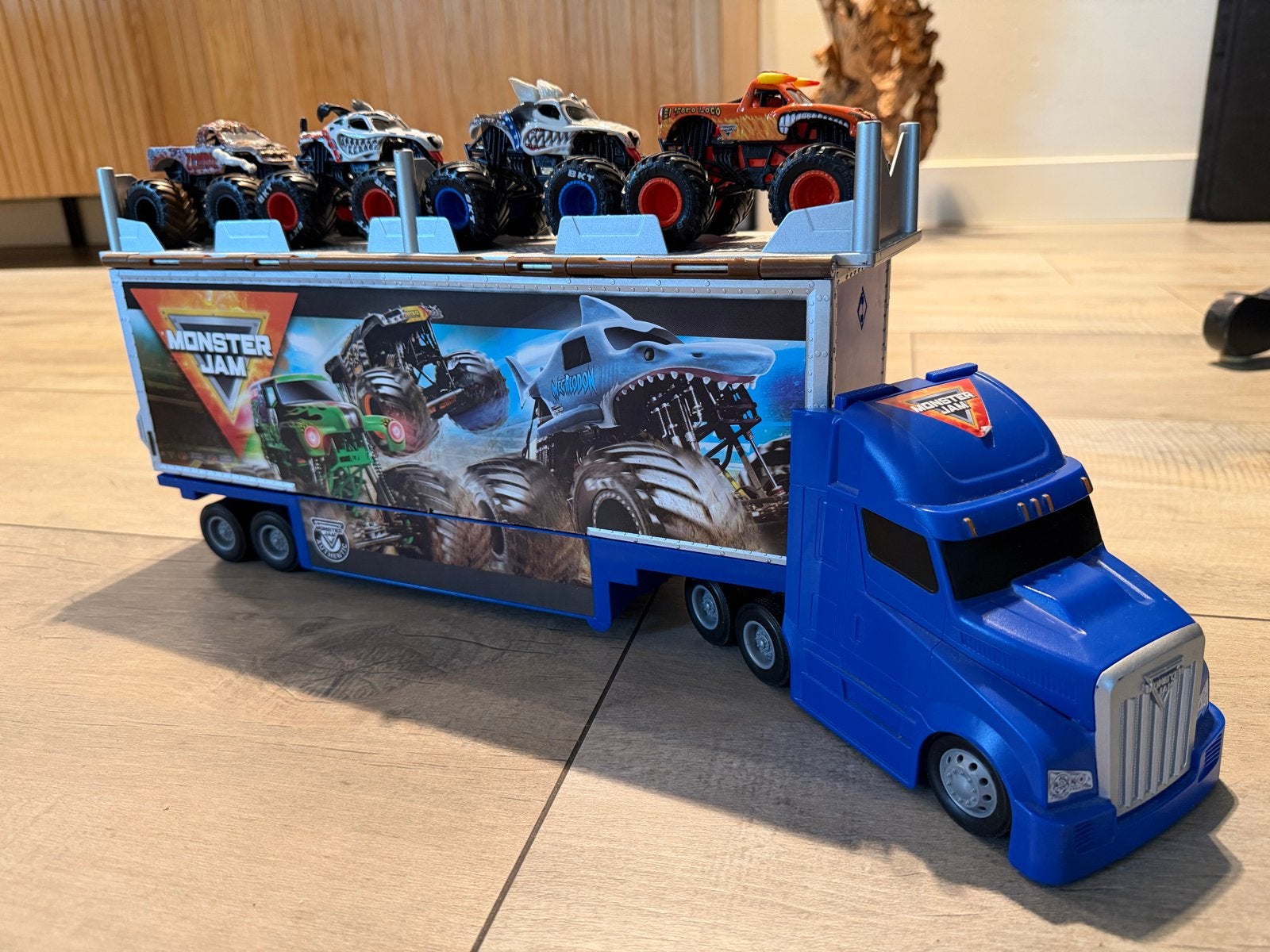 Monster Jam Truck Transporter met 4 Monster Trucks, Ophalen of Verzenden, Gebruikt