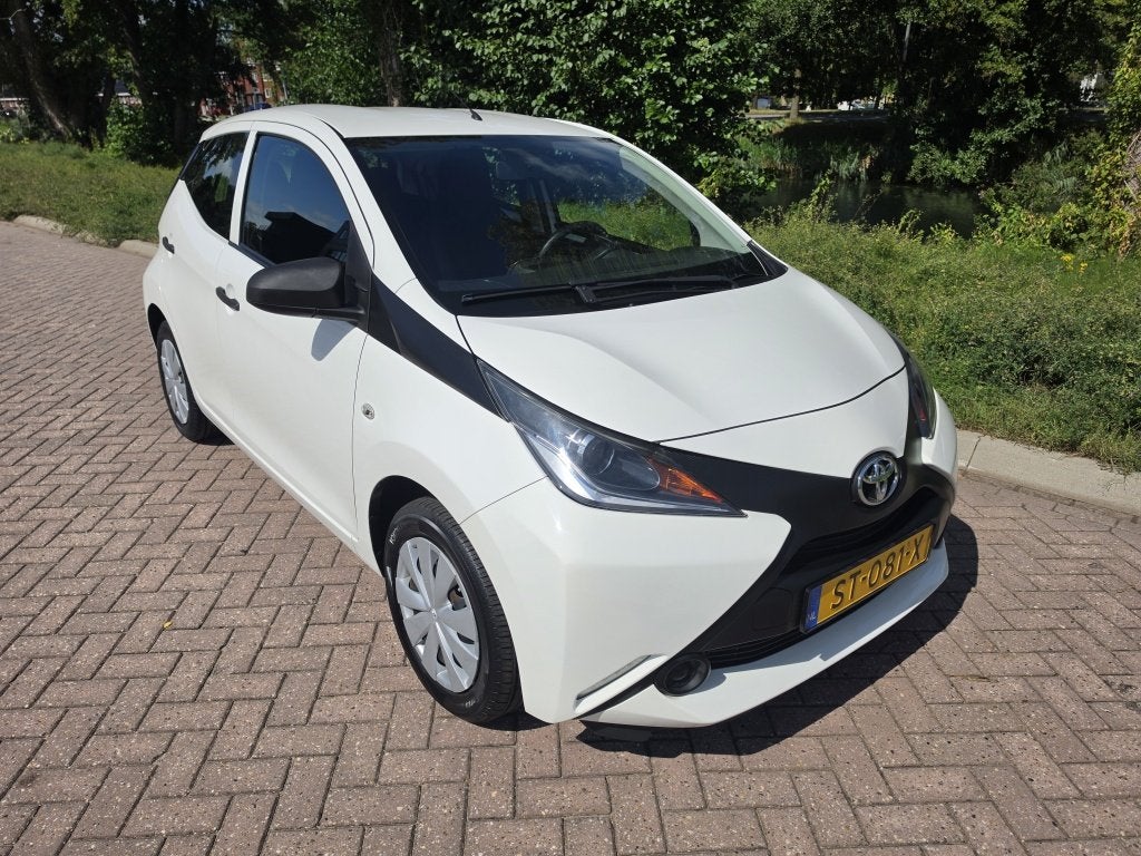 Toyota Aygo 1.0 VVT-i x-fun (bj 2018), Auto's, Voorwielaandrijving, Gebruikt, Euro 6, 4 stoelen