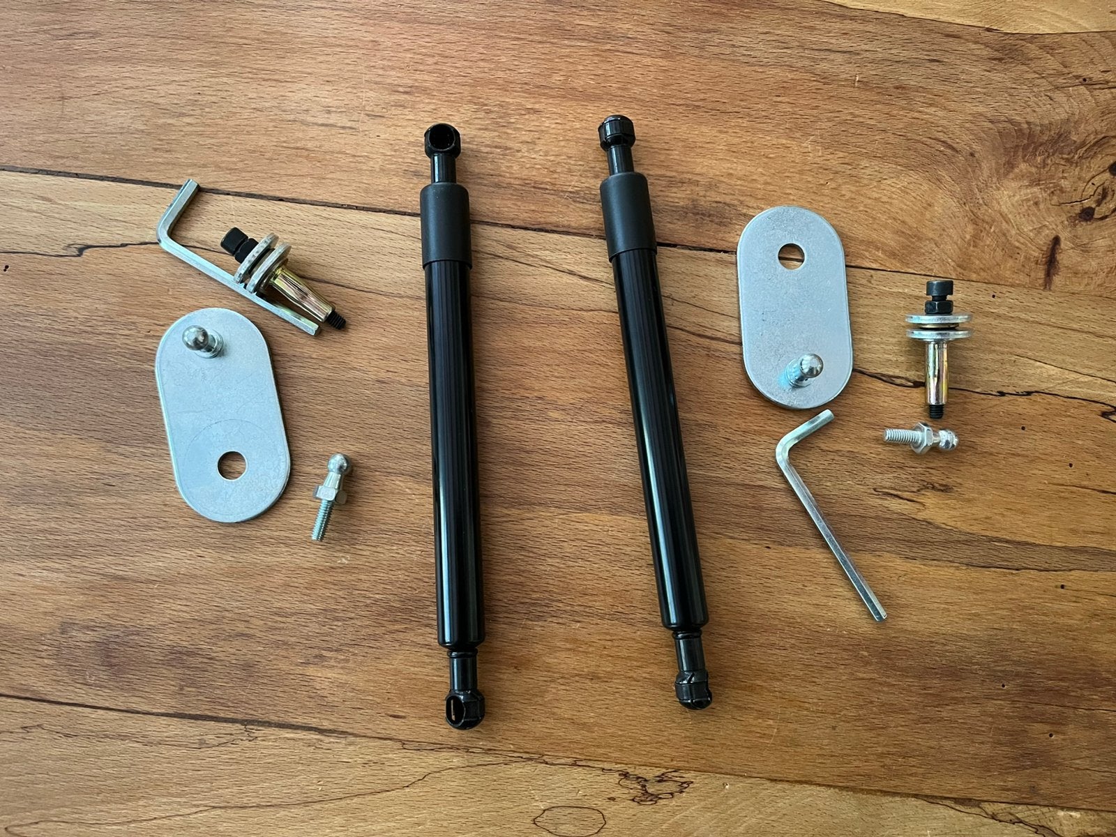 Dodge Ram achterklep gasveer nieuw., Ophalen of Verzenden, Nieuw, Dodge