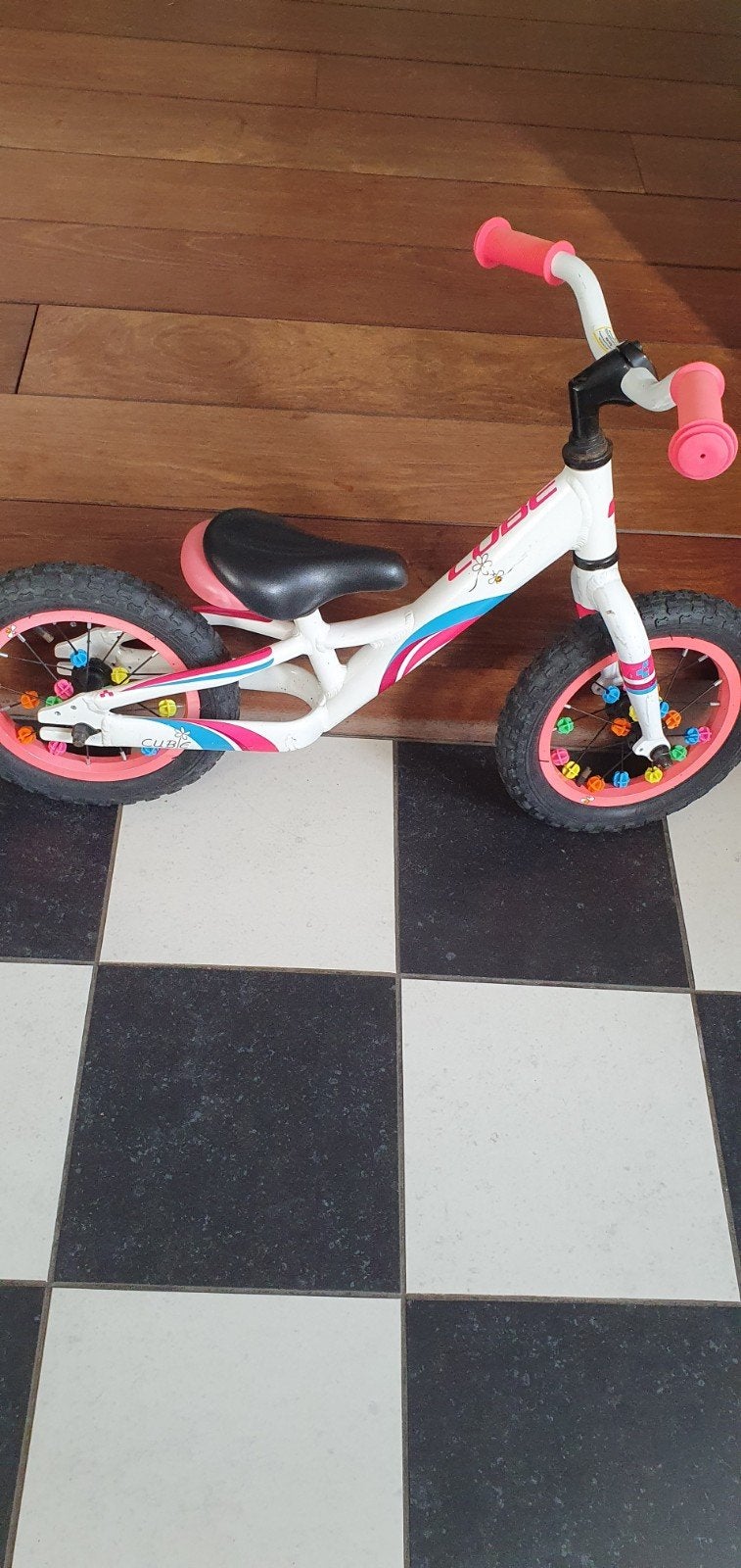 Cube loopfiets 12 inch - Wit/Roze, Ophalen of Verzenden, Zo goed als nieuw, Minder dan 16 inch, Cube