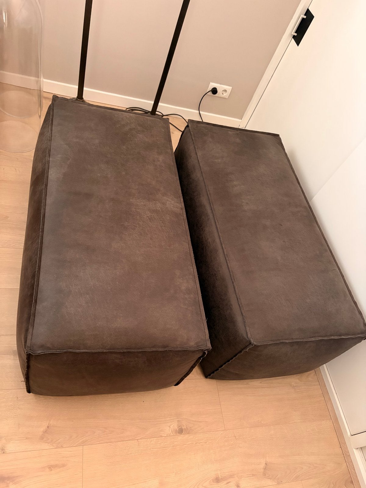 2x Zwarte Poef/Hocker van Gerecycled Leer - 43x120x60cm, Huis en Inrichting, Banken | Voetenbanken en Poefen, Ophalen, 100 tot 125 cm