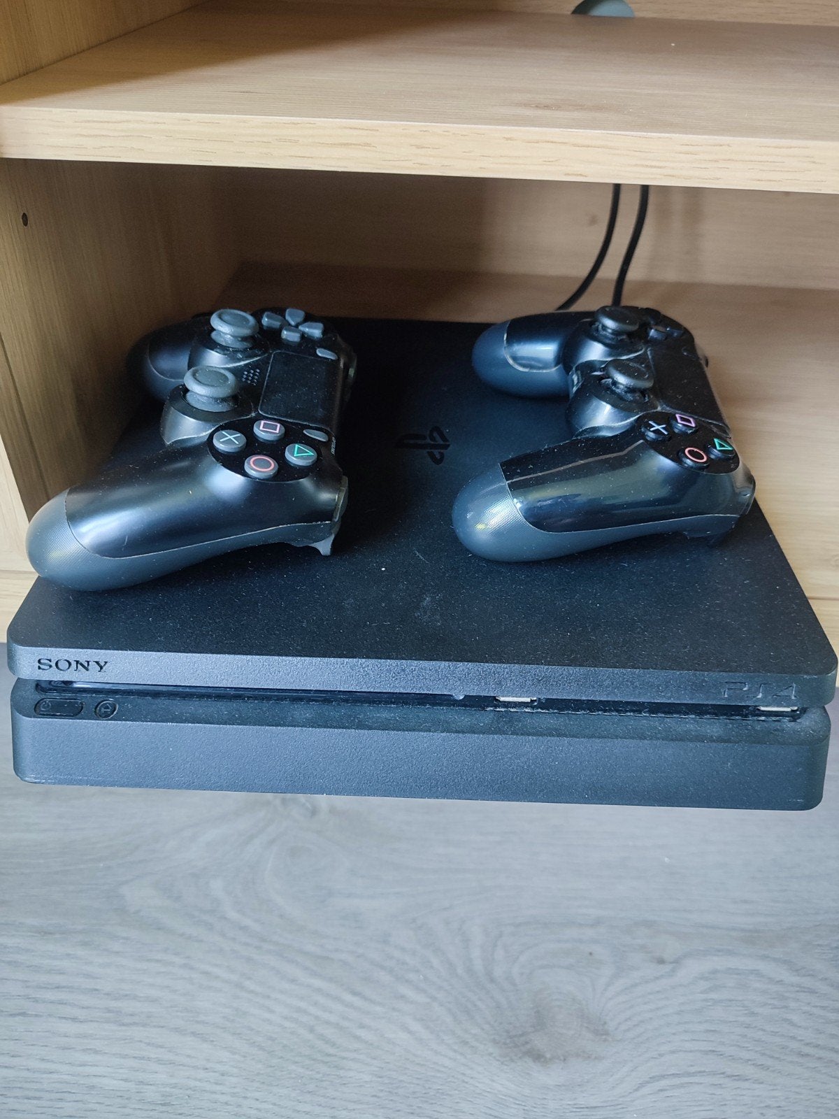PlayStation 4 Slim 500GB met 2 controllers, Spelcomputers en Games, Spelcomputers | Sony PlayStation 4, Ophalen, Met 2 controllers