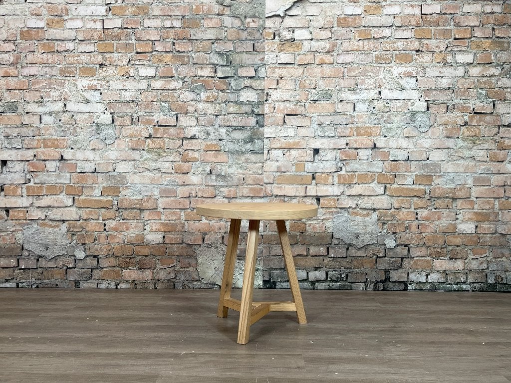 Houten Bijzettafel bij TheReSales, Huis en Inrichting, Tafels | Bijzettafels, Design, Rond, 55 tot 75 cm, Zo goed als nieuw