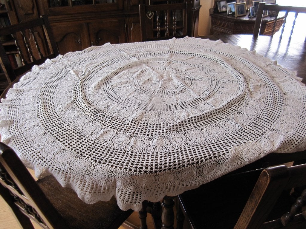Mooi groot rond tafelkleed - ecru katoen haakwerk, Antiek en Kunst, Verzenden