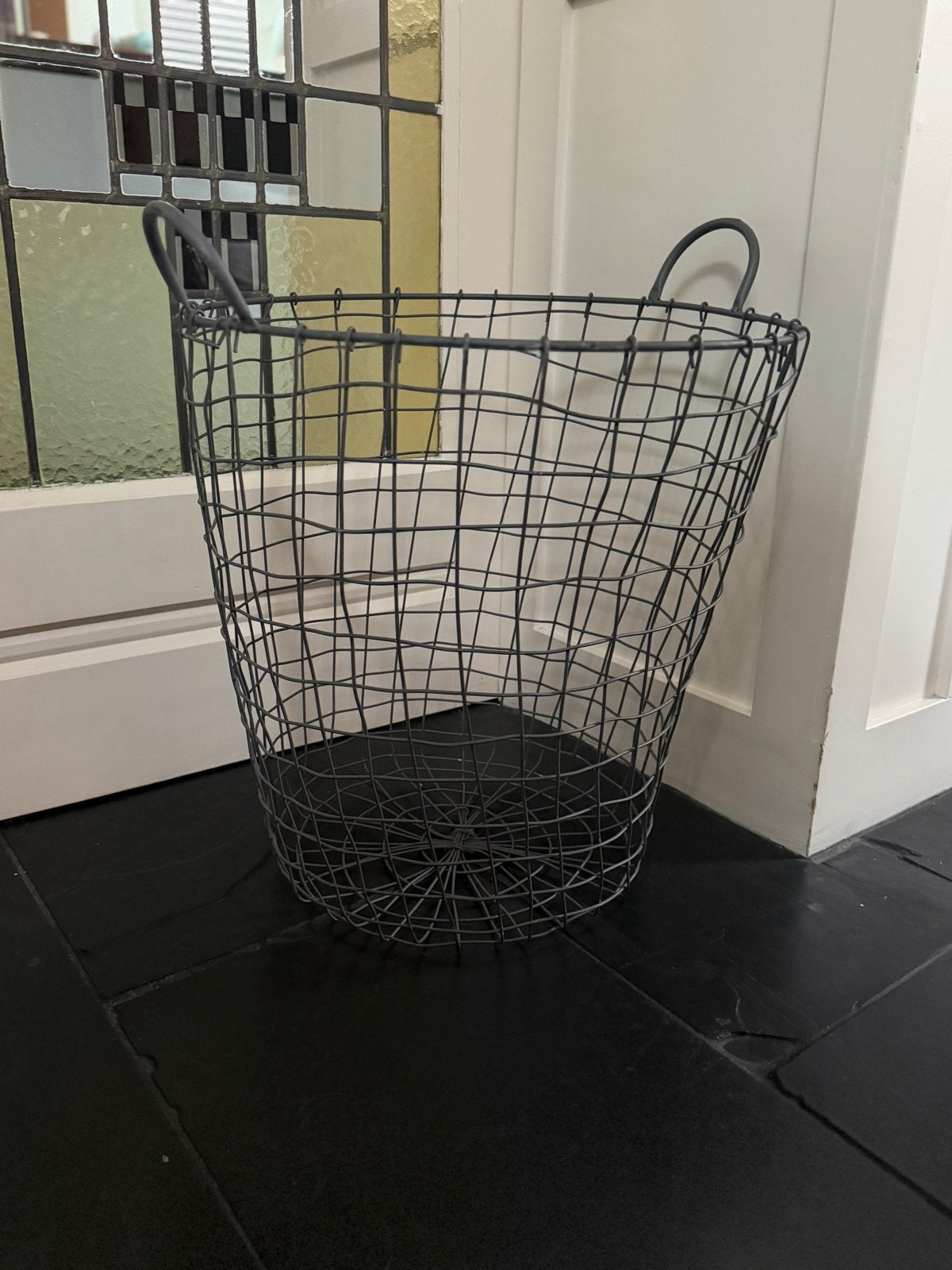 Decoratieve ijzerdraad mand met handvatten, Huis en Inrichting, Ophalen, Met handvatten, Mand, Zo goed als nieuw