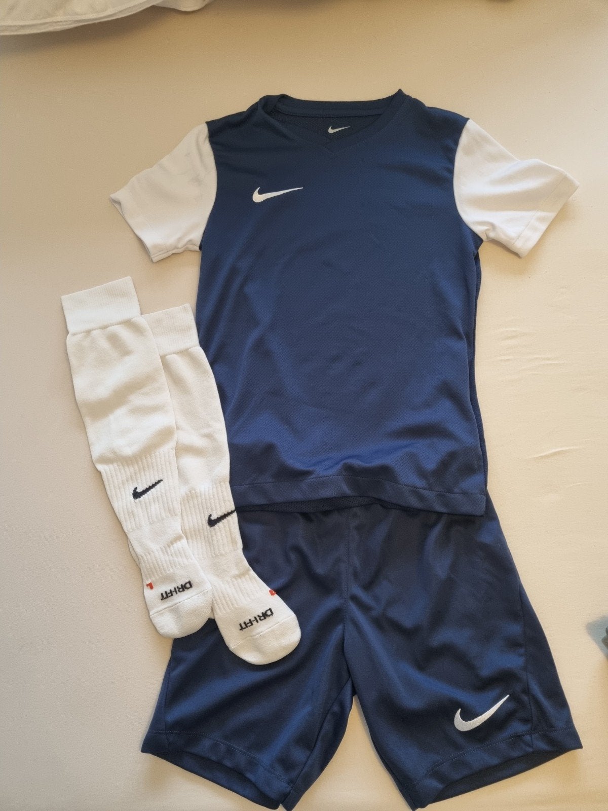 Nike voetbalsetje maat 128 (shirt, broekje, sokken), Kinderen en Baby's, Kinderkleding | Maat 128, Ophalen of Verzenden, Zo goed als nieuw