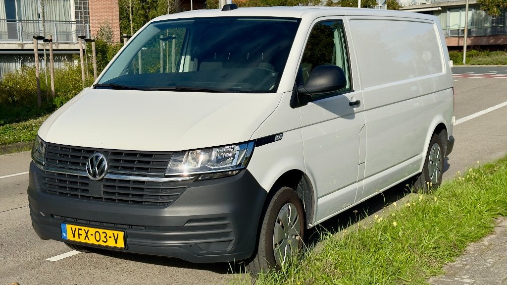 Foto 4 van Volkswagen Transporter 2.0 TDI 110pk L2H1 2020 I 89.000km