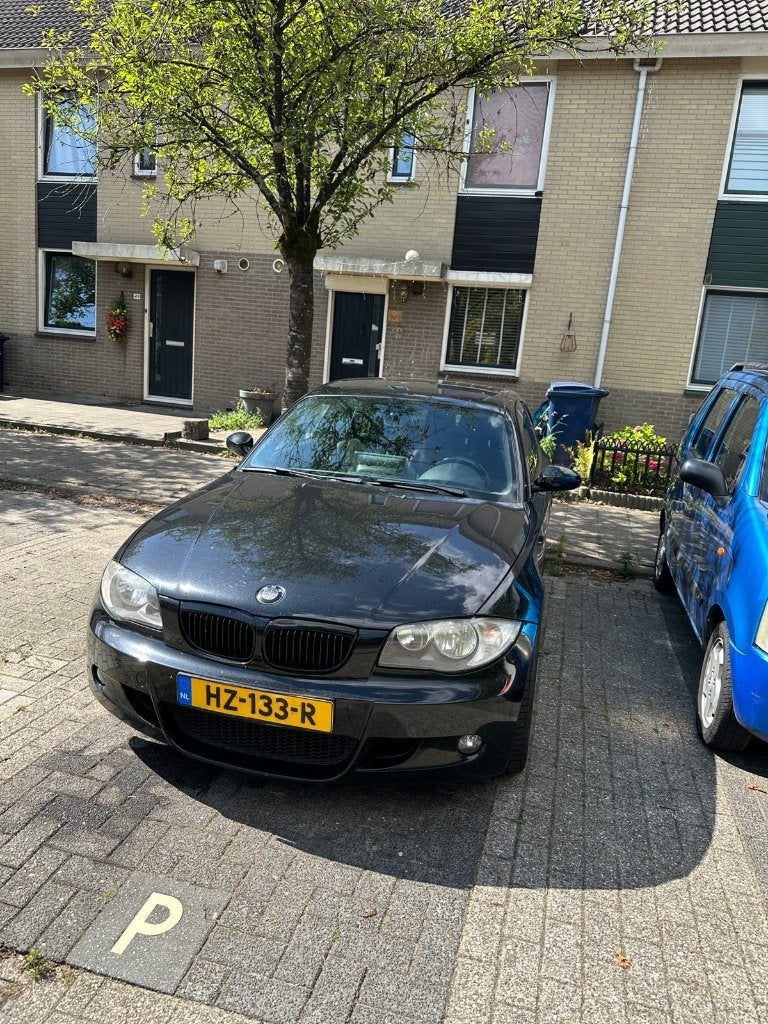 BMW 1-Serie 2.0 118I M-PAKKET - 3DR 2008 JAAR APK!!!, Auto's, BMW, 1-Serie, Achterwielaandrijving, 1995 cc, Zwart
