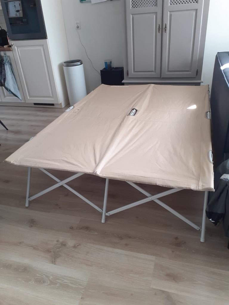 Decathlon veldbed 2-persoons., Caravans en Kamperen, Ophalen