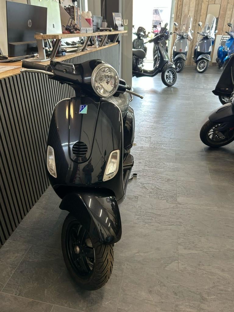 vespa lx50, Fietsen en Brommers, Scooters | Vespa, Ophalen, Maximaal 45 km/u, Zo goed als nieuw, Benzine