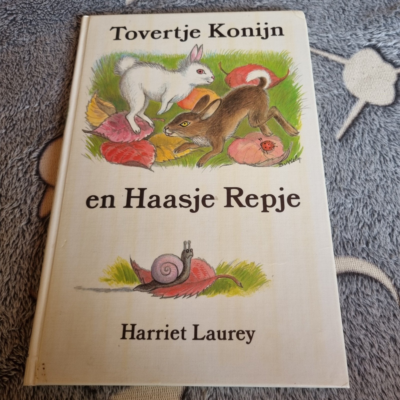 Tovertje Konijn en Haasje Repje - Harriet Laurey, Ophalen of Verzenden, Gelezen, Fictie algemeen