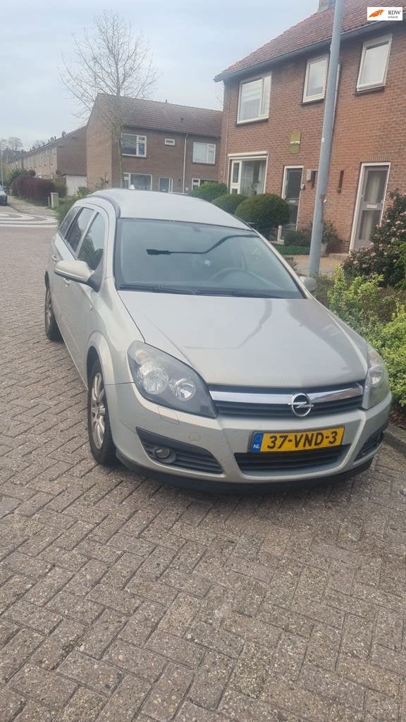 Opel Astra 1.9 CDTi Enjoy apk 04-2027 rijd schakelt super ai, Auto's, Stof, Gebruikt, 4 cilinders, Origineel Nederlands