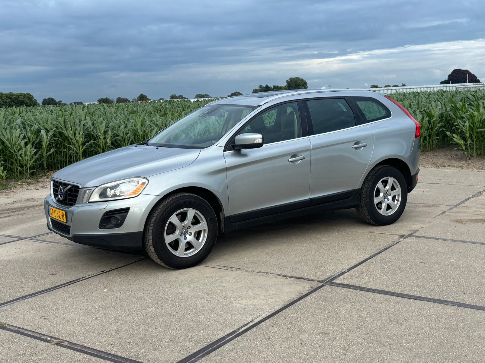 Volvo XC60 2.4 D FWD R-Design Summum 2010 Grijs Leer AUT., 1800 kg, Zwart, Particulier, 175 pk