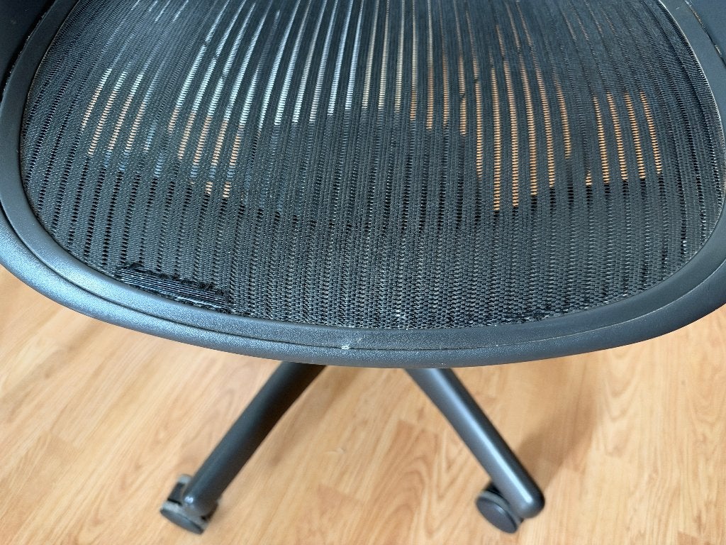 Foto 3 van herman miller aeron (met gebreken)