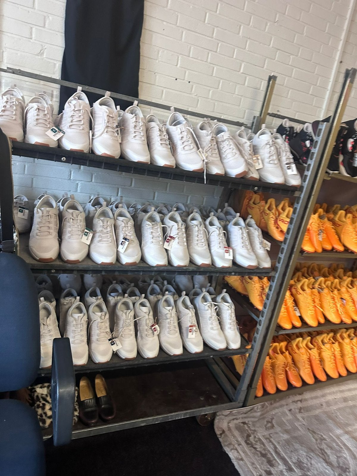 400 paar €10 per paar partij nieuwe voetbalschoenen, Ophalen of Verzenden, Nieuw, Overige kleuren, Sportschoenen
