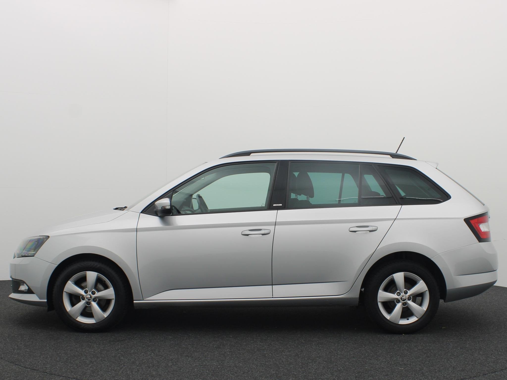 Skoda Fabia Combi 1.2 TSI JOY TREKHAAK / STOELVERW / CLIMA /, Auto's, Voorwielaandrijving, Dealer onderhouden, 4 cilinders, Automatische klimaatregeling