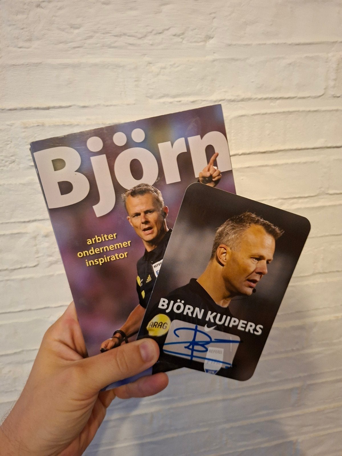 Boek scheidsrechter Björn Kuipers + echte handtekening, Ophalen of Verzenden, Zo goed als nieuw, Gerard Braspenning, Sport