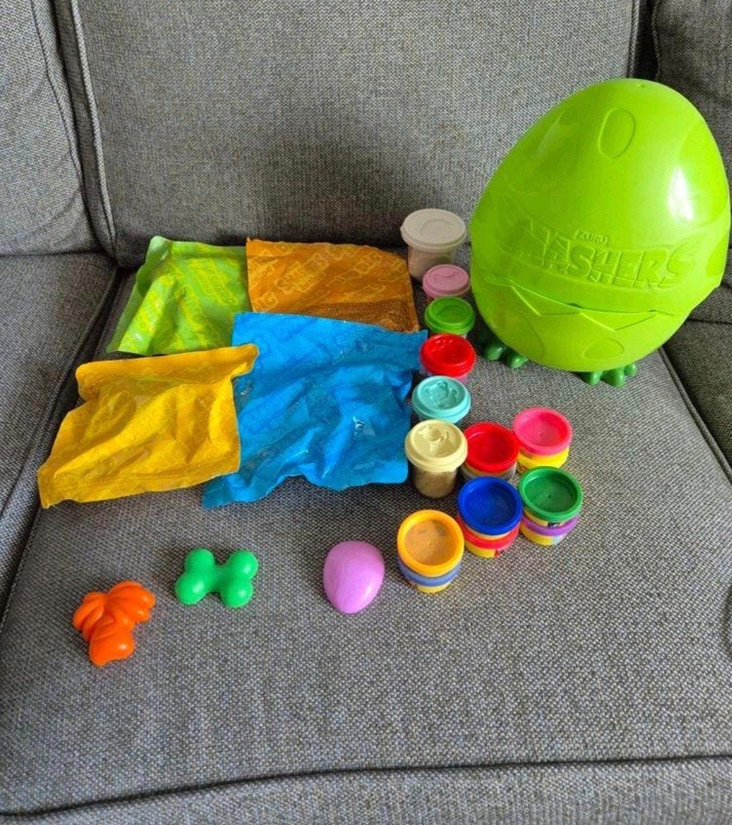 te koop grote Dino ei met klei en vormpjes, Ophalen of Verzenden