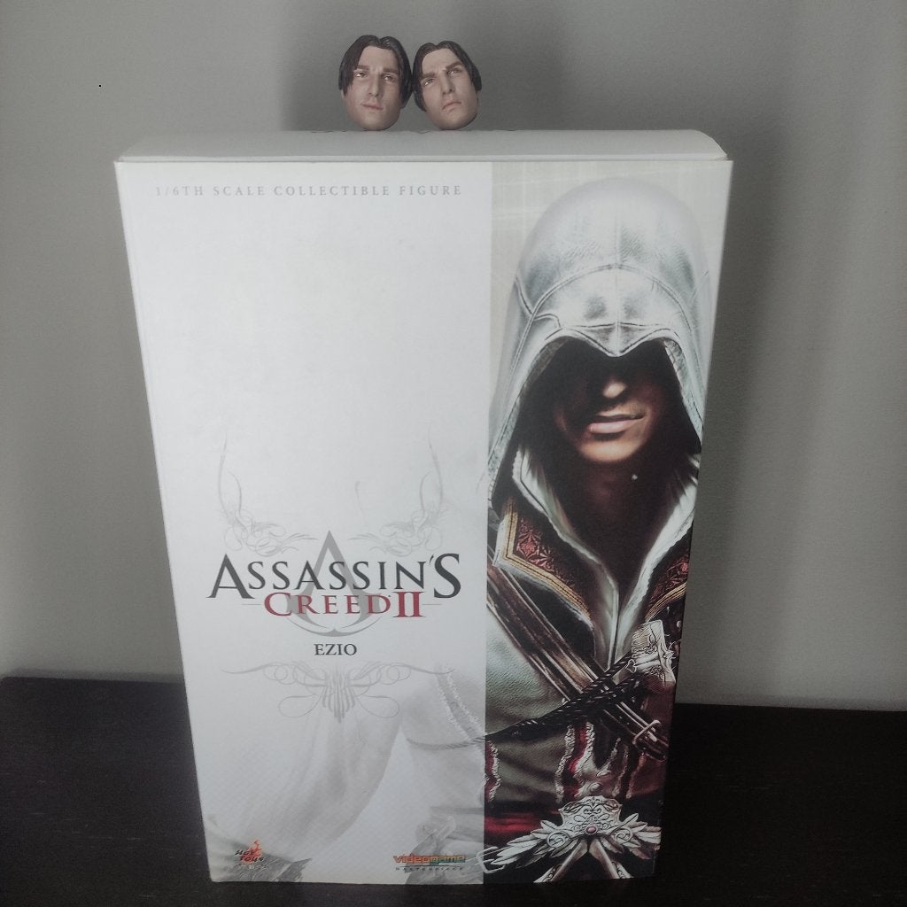 Assassins Creed II Hot Toys Ezio + 2 custom head sculpts, Ophalen of Verzenden, Nieuw, Mens