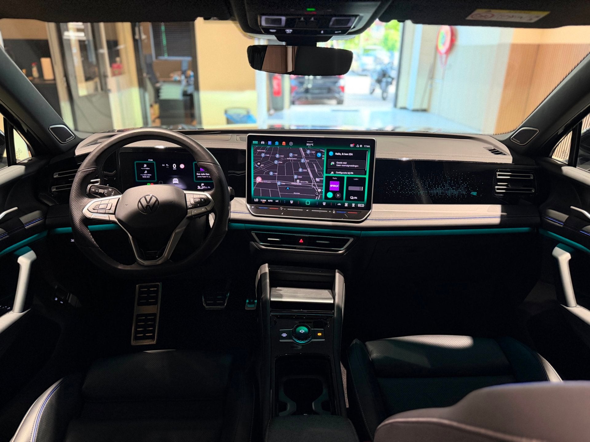 Volkswagen Tiguan 1.5 eTSI R-Line Edition|Pano|Memory|Matrix, Zwart, 4 cilinders, Automatische klimaatregeling, Hybride Elektrisch/Benzine