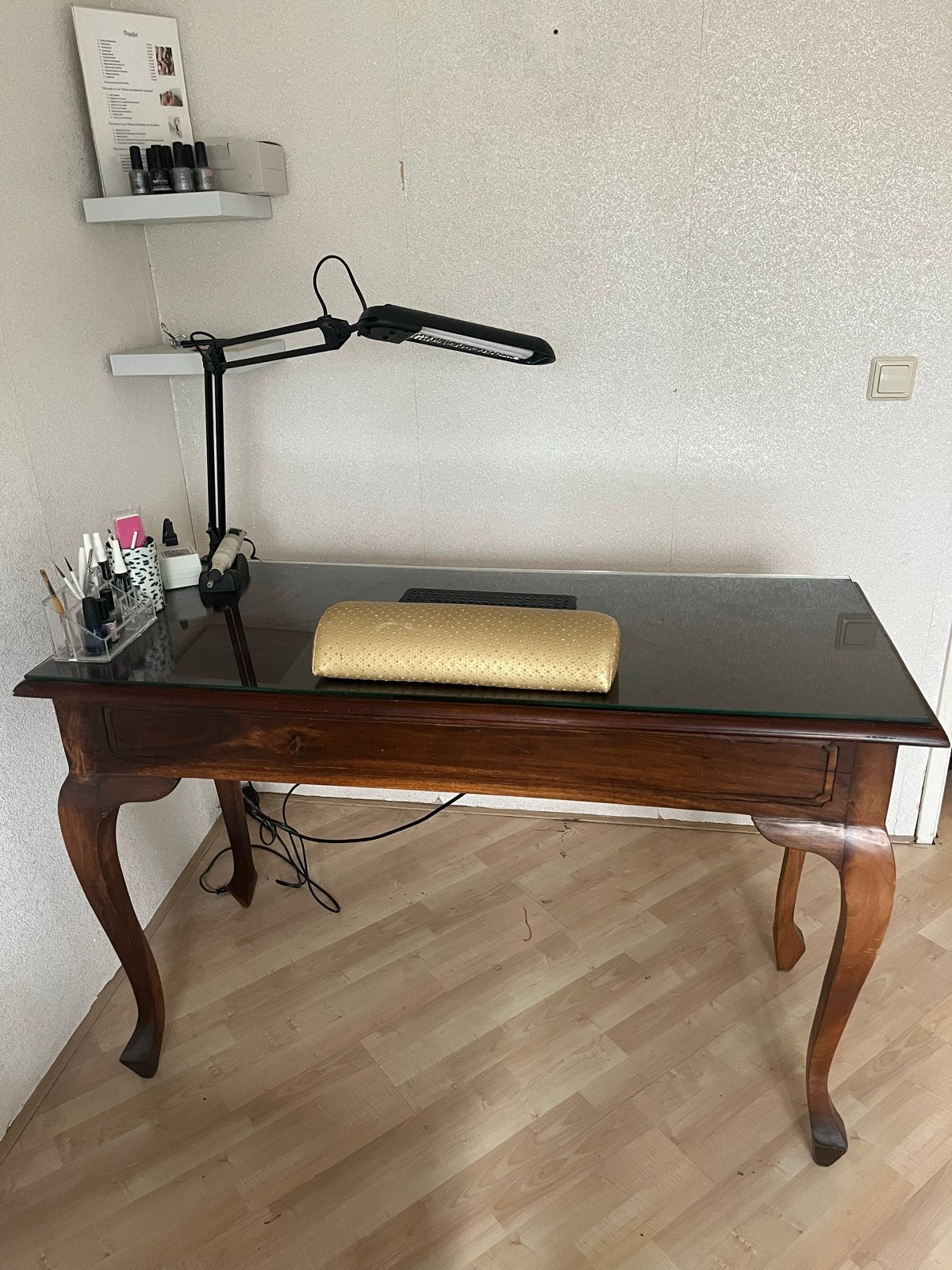 Nagel tafel met afzuigsysteem, Ophalen, Gebruikt, Wit, Handen en Nagels