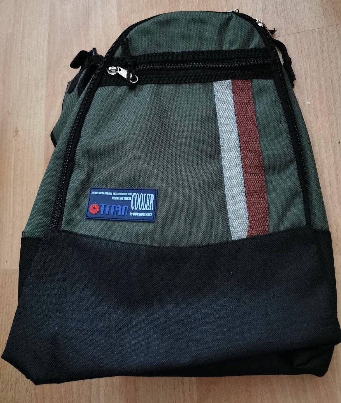 Nieuwe Donkergroene Sling Bag - Handig en Compact, Overige merken, 25 tot 40 cm, Nieuw, Ophalen of Verzenden