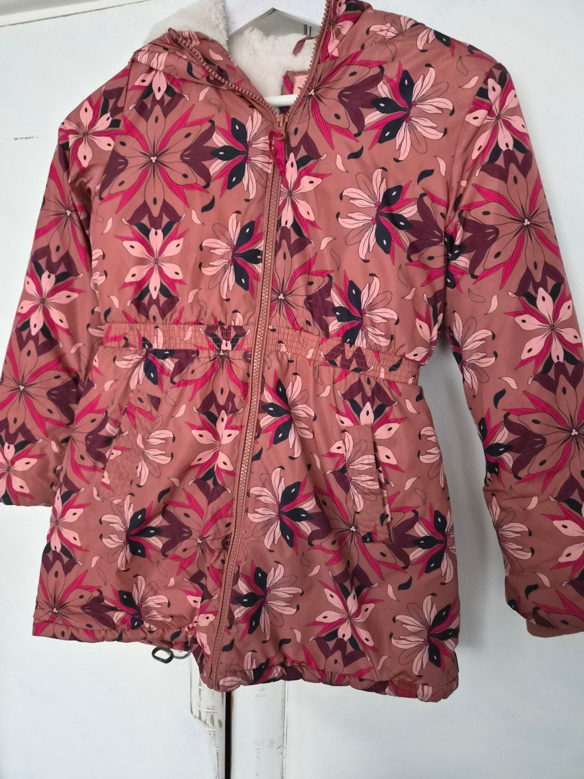 Z8 winterjas Arlina met bloemenprint maat 140/146, Meisje, Z8, Ophalen of Verzenden, Zo goed als nieuw